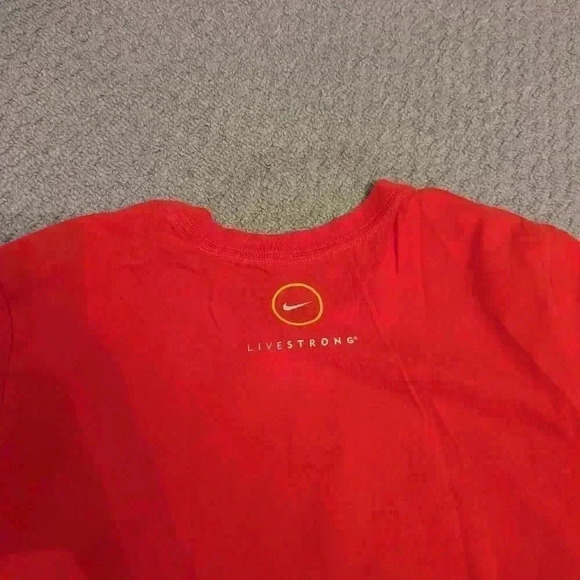 Women's Nike Livestrong T-Shirt - size XL in great condition - Picture 5 of 5